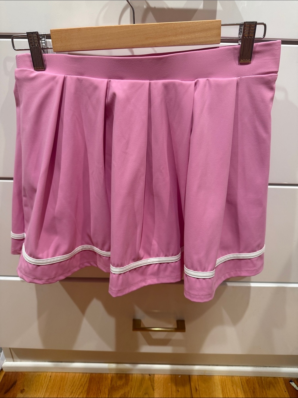 Women’s tennis skirt with attached shorts Pink Pleated Skirt w/White Trim size M